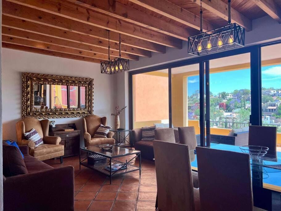 Lovely 3BD 4BA APT Pool Gym Parking Apartment in San Miguel de Allende