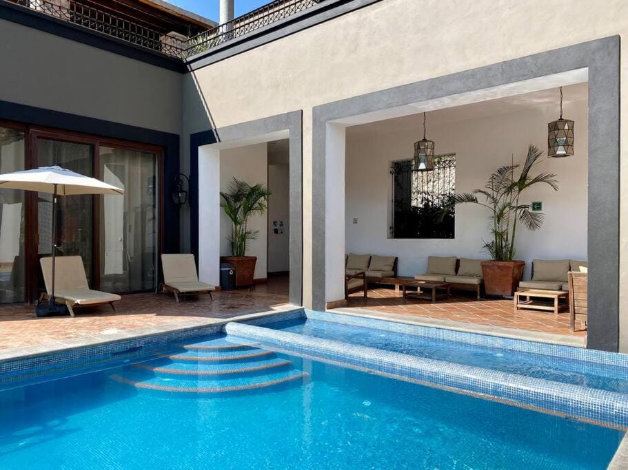 Swimming pool