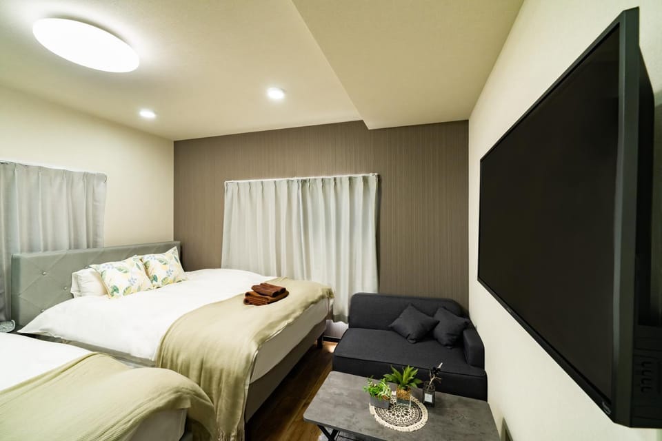 Bed, TV and multimedia, Bedroom