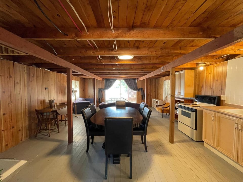 Kitchen or kitchenette, Dining area, pet friendly, stove
