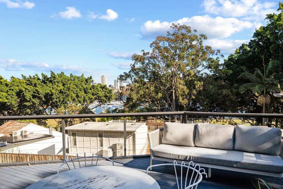 Executive 2BR Apt w Balcony near Yarranabbe Park Apartment in Sydney