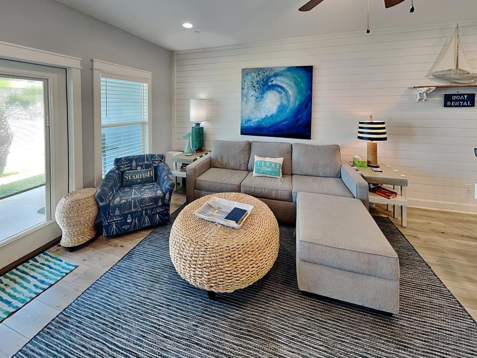 Living room, Seating area, furniture