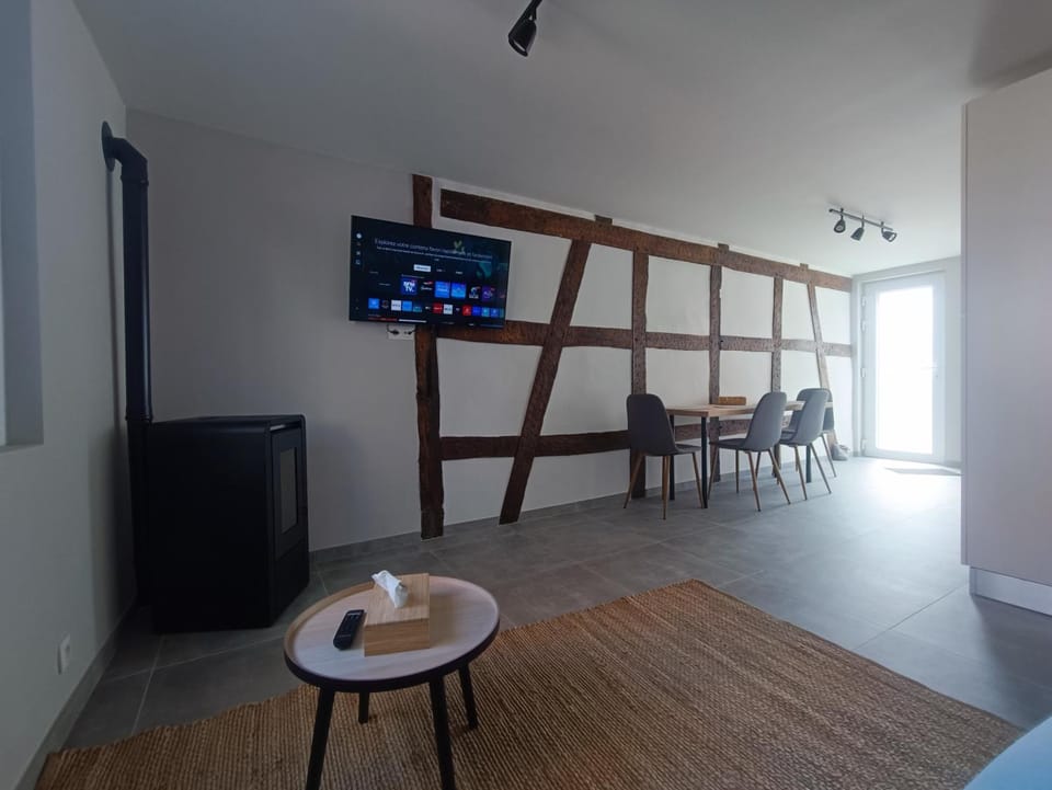 Communal lounge/ TV room, TV and multimedia, Living room, Seating area