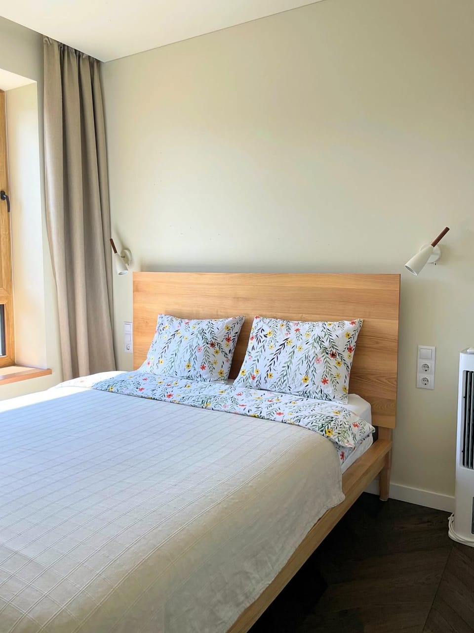 Bed, Bedroom, internet, air conditioner