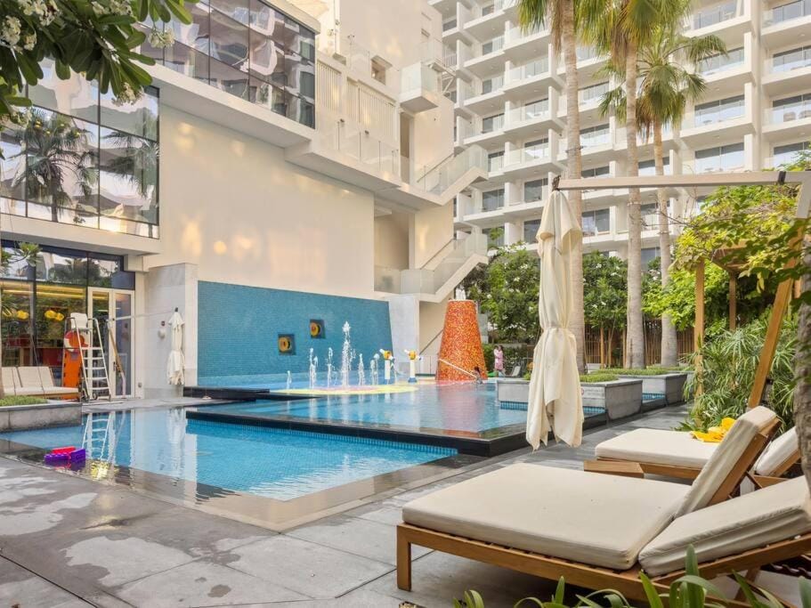 Five Palm Luxury - 2BR with Pool View, Gym & Prime Beach Stay Apartment in Dubai