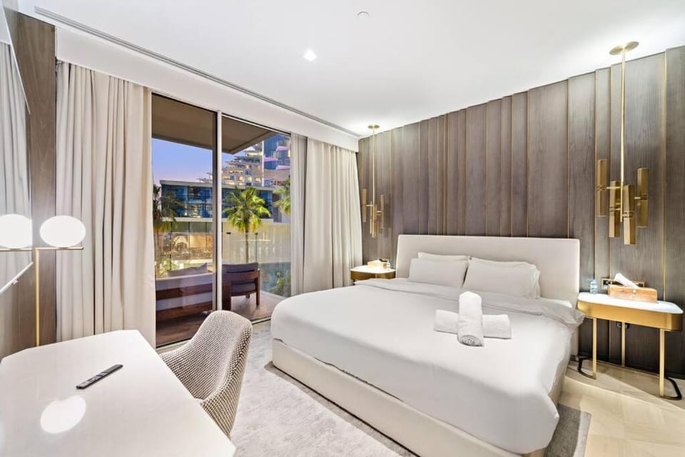 Five Palm Luxury - 2BR with Pool View, Gym & Prime Beach Stay Apartment in Dubai