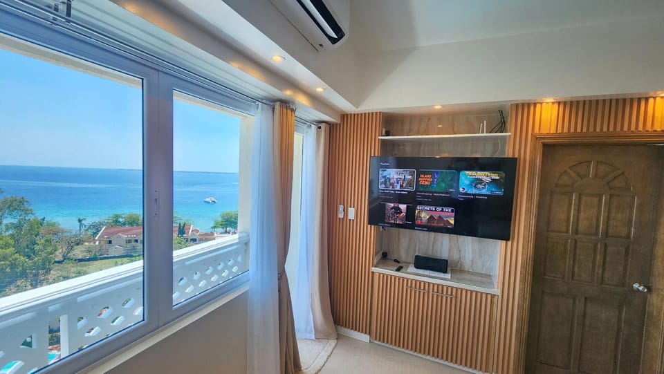 Communal lounge/ TV room, TV and multimedia, Living room, Sea view