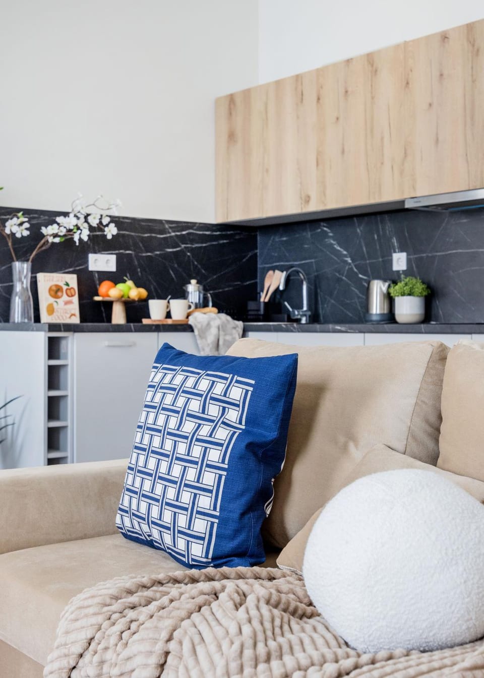 Central Budapest Oasis - Modern Charm, Timeless Comfort Apartment in Budapest