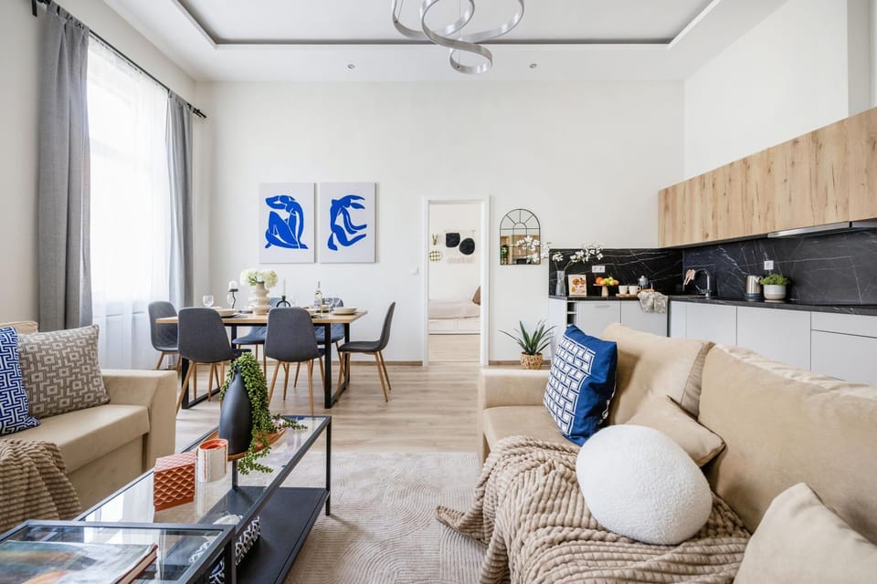 Central Budapest Oasis - Modern Charm, Timeless Comfort Apartment in Budapest
