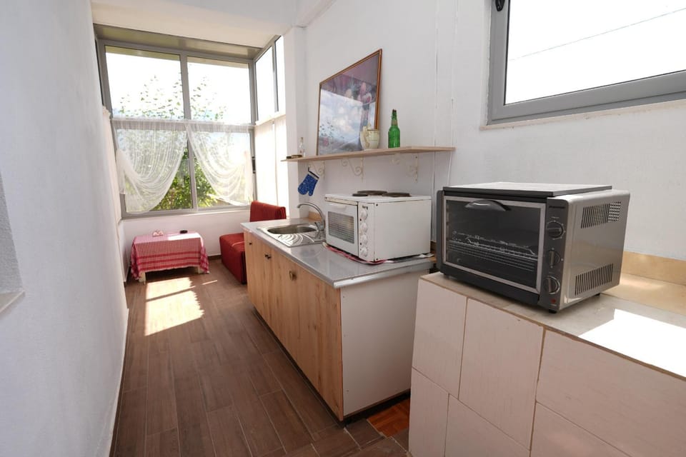 Bed, Photo of the whole room, Bedroom, minibar, oven, pet friendly, toaster