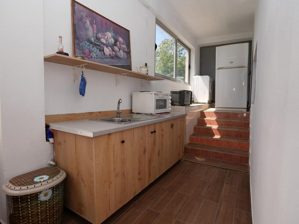 Kitchen or kitchenette, dishwasher, minibar, oven, pet friendly, stove