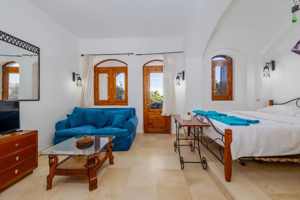 Living room, Bedroom