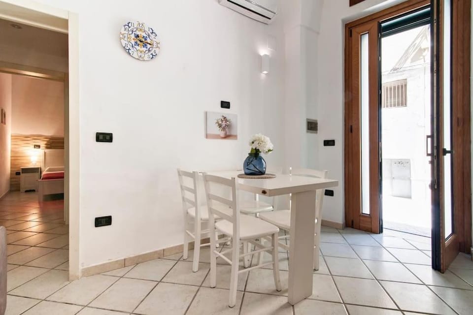 Living room, internet