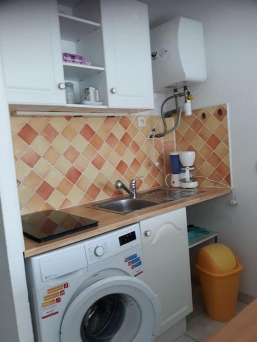 Studio Cabine 4 pers Cap d'Agde avec loggia Cabin in Agde