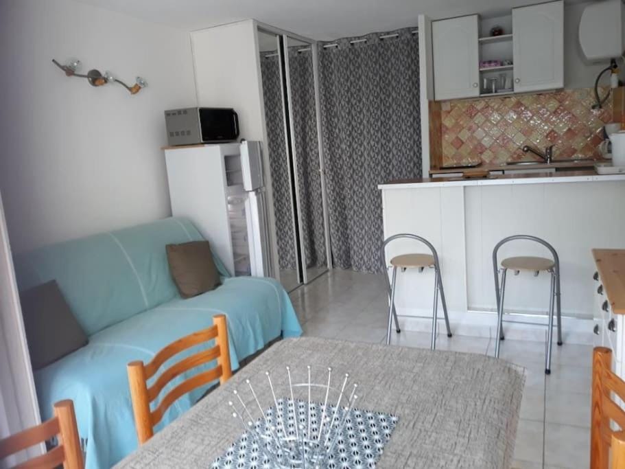 Studio Cabine 4 pers Cap d'Agde avec loggia Cabin in Agde