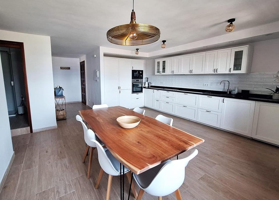 Dining area, internet, stove, washing machine, kitchen