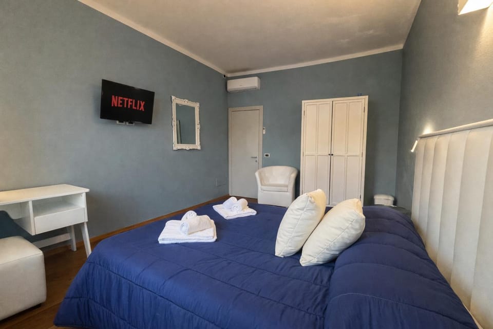 Bed, TV and multimedia, towels, wardrobe, air conditioner