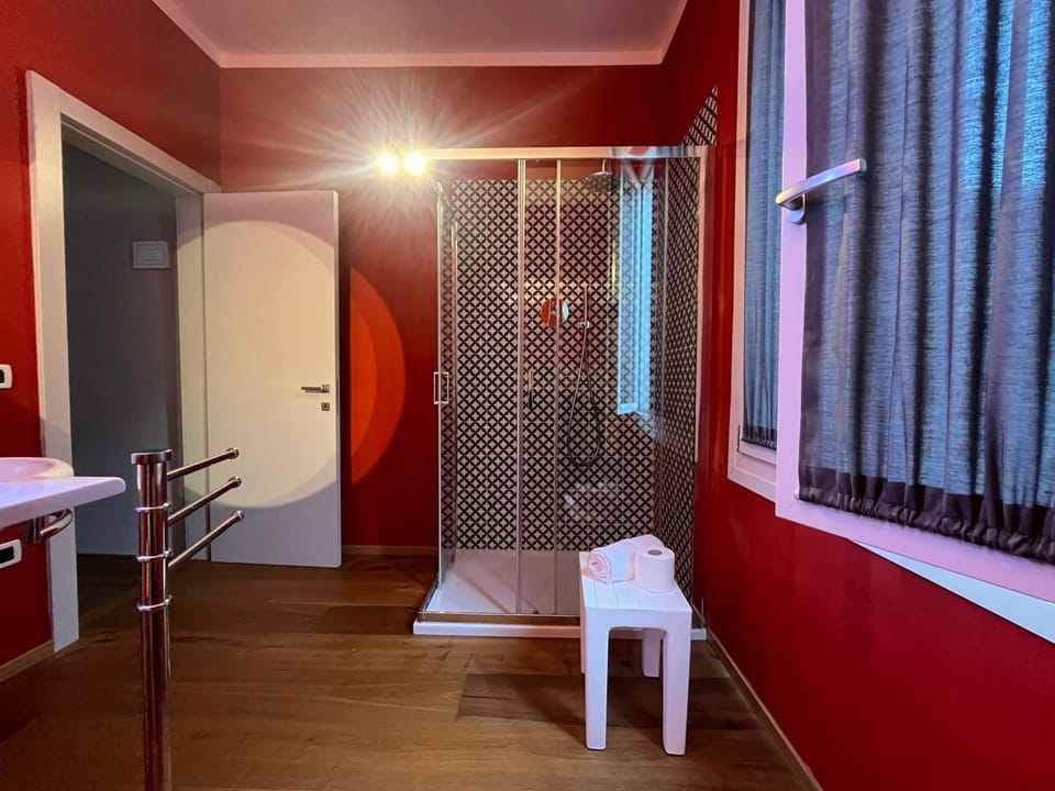 Shower, Bathroom, towels