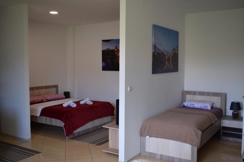 Bed, Bedroom, towels