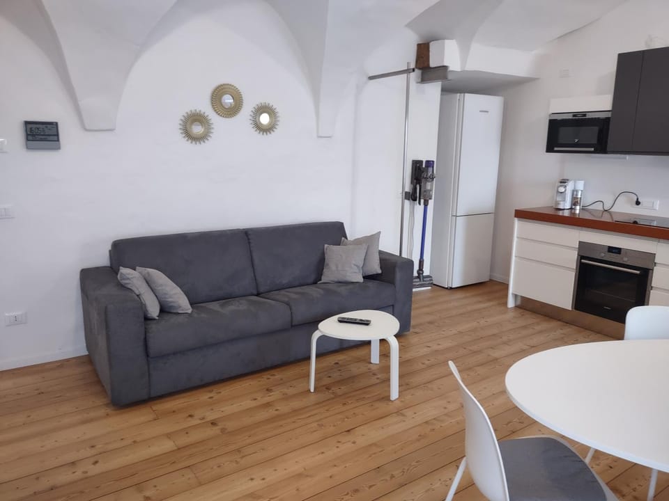 Kitchen or kitchenette, Living room, Seating area