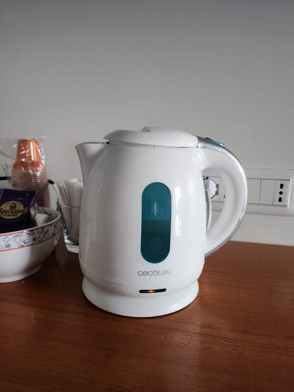 Coffee/tea facilities, kitchen