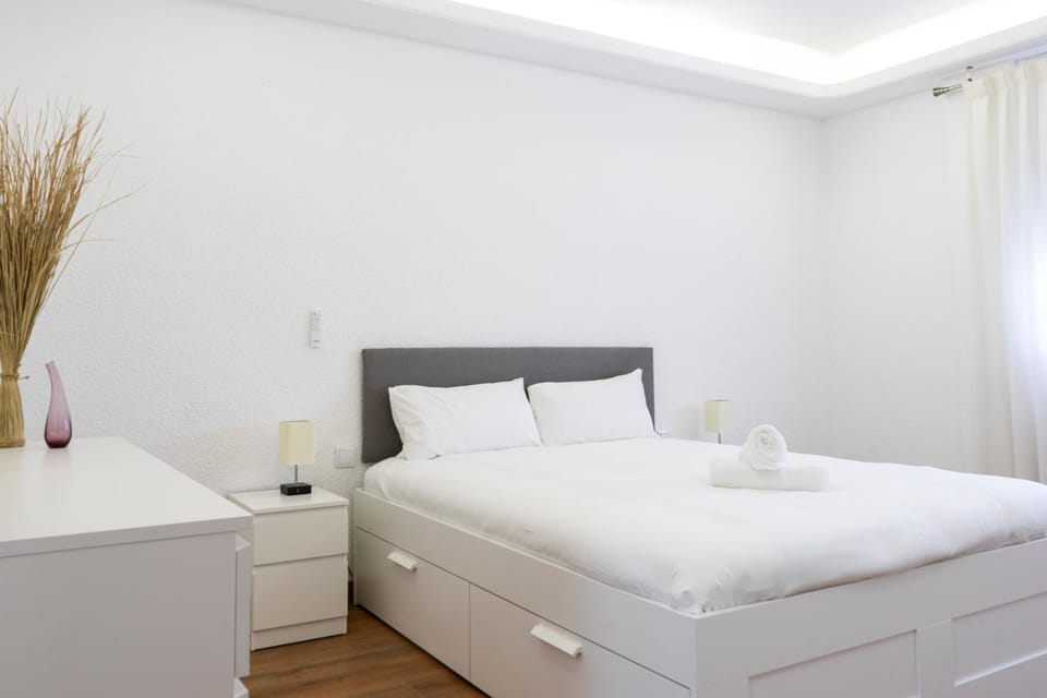 Bed, Photo of the whole room, Bedroom