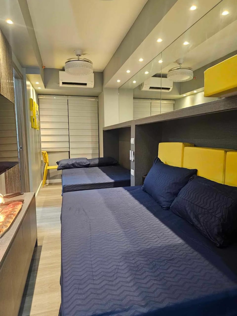 Bed, TV and multimedia, Living room, air conditioner