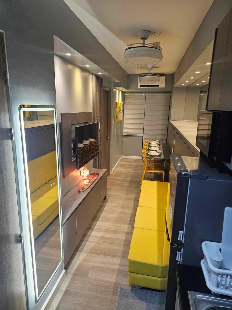 TV and multimedia, Living room, Seating area, air conditioner