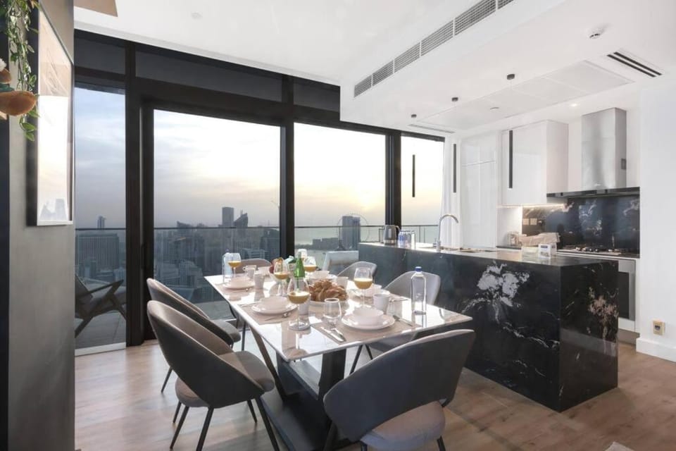 Stylish 3BR Apartment in Dubai Marina with Pool, Gym, and Views Apartment in Dubai