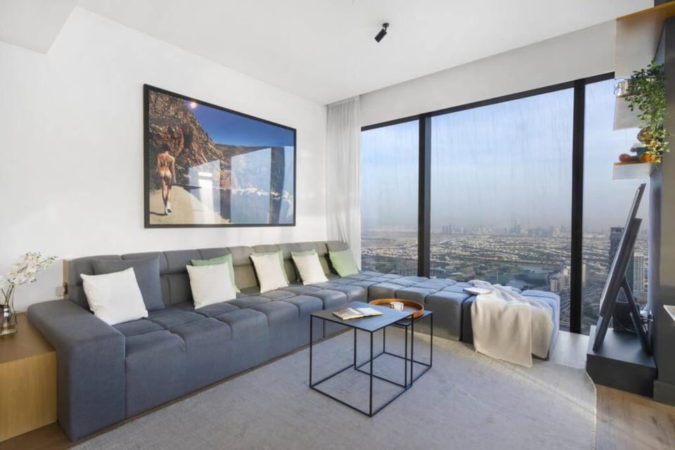Stylish 3BR Apartment in Dubai Marina with Pool, Gym, and Views Apartment in Dubai