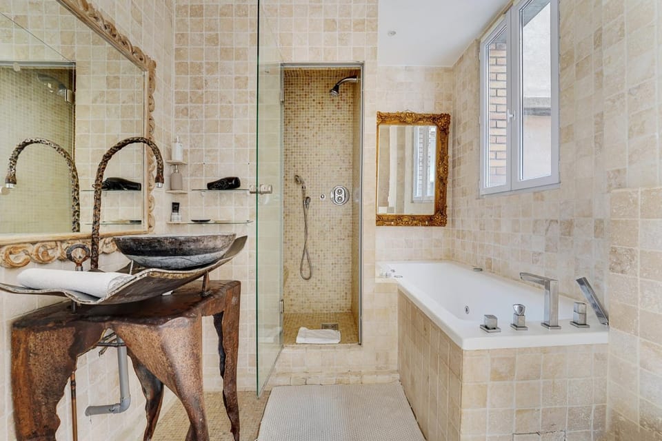 Joli 90m2 - 2 ch proche Champs-Elysees, climatise Apartment in Paris