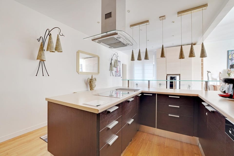 Joli 90m2 - 2 ch proche Champs-Elysees, climatise Apartment in Paris