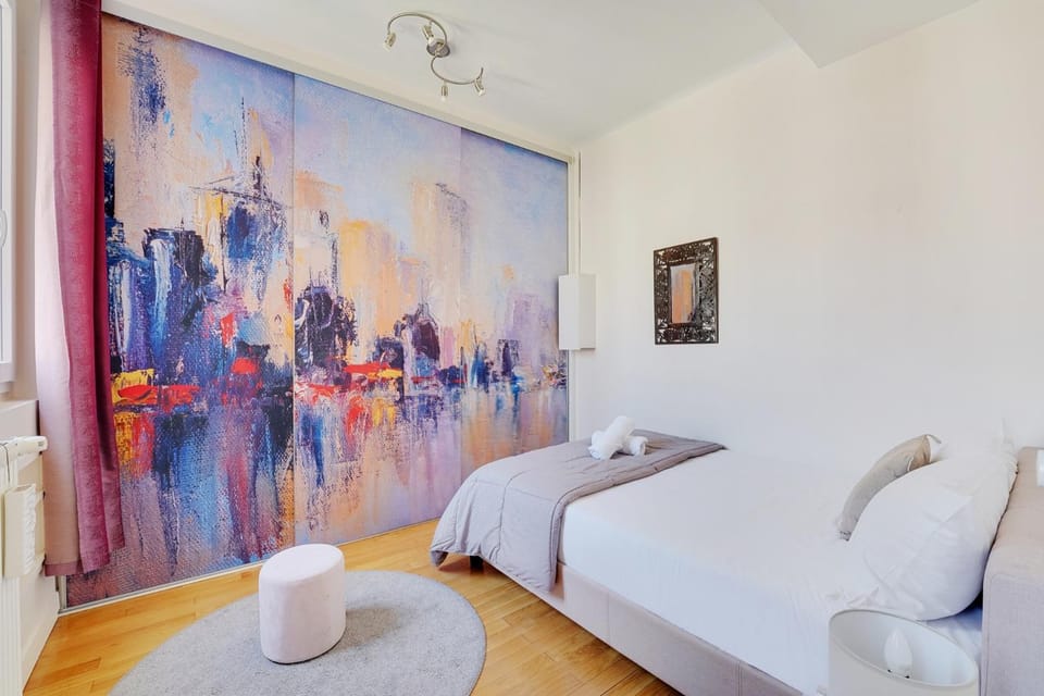 Joli 90m2 - 2 ch proche Champs-Elysees, climatise Apartment in Paris