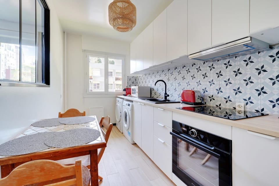Familial Spacieux 2ch avec Parking Prive Sup Apartment in Paris