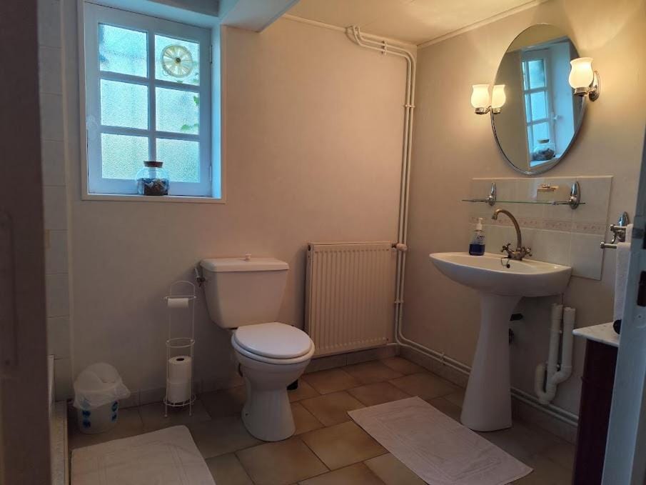 Jolie chambre indépendante avec salle d'eau privée Bed and Breakfast in Nouvelle-Aquitaine