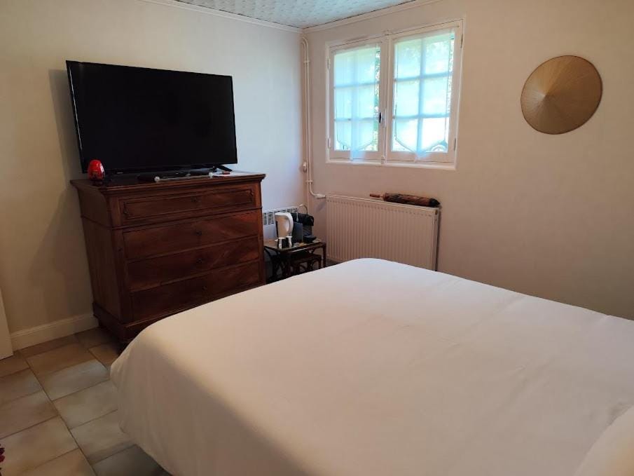 Jolie chambre indépendante avec salle d'eau privée Bed and Breakfast in Nouvelle-Aquitaine