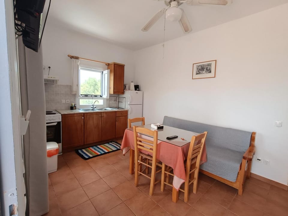 Kitchen or kitchenette, Seating area