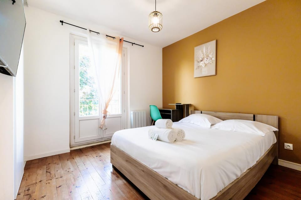 Appartement 3 chambres 3-6 personnes, parking privé proche de La Doua, Lyon Apartment in Villeurbanne