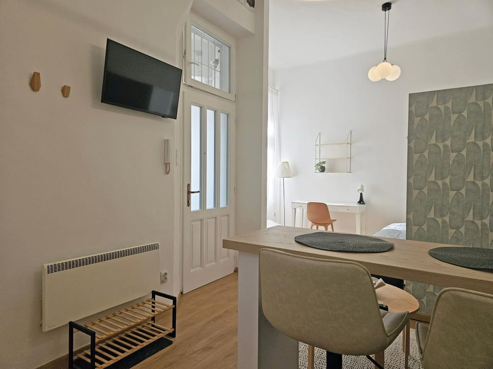 Acacia Private Rooms & Studios Hostel in Budapest