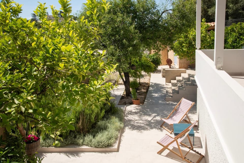 Leonti Maison Villa in Islands