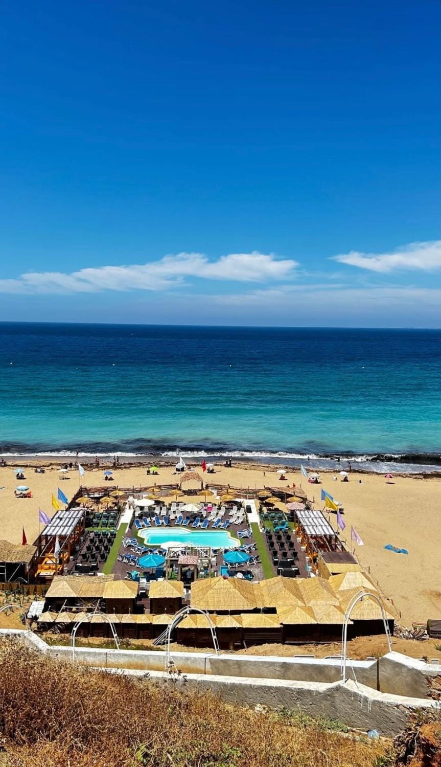 Nearby landmark, Restaurant/places to eat, Day, Natural landscape, Beach, Evening entertainment, Sea view, Swimming pool, sunbed