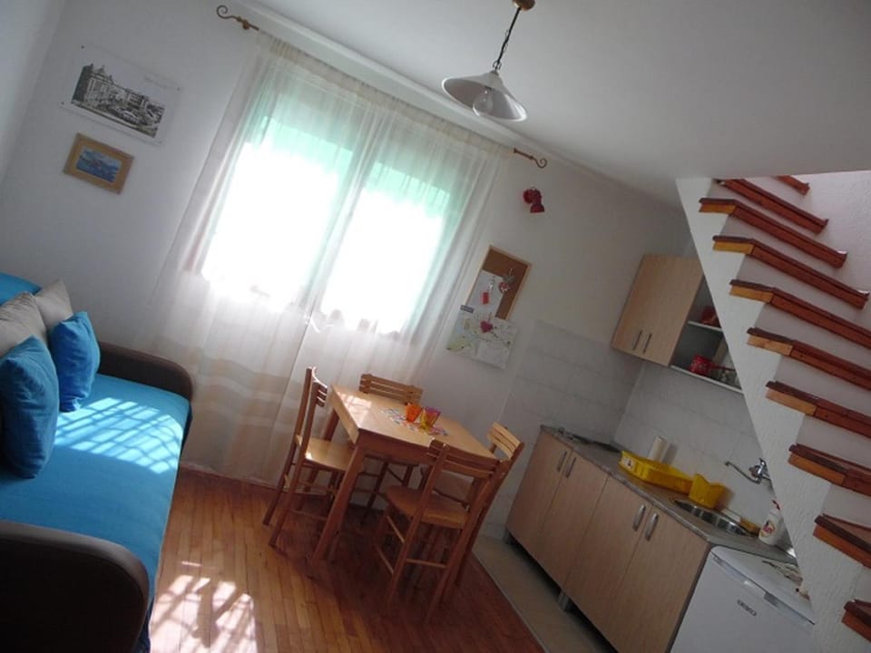 Kitchen or kitchenette, Living room