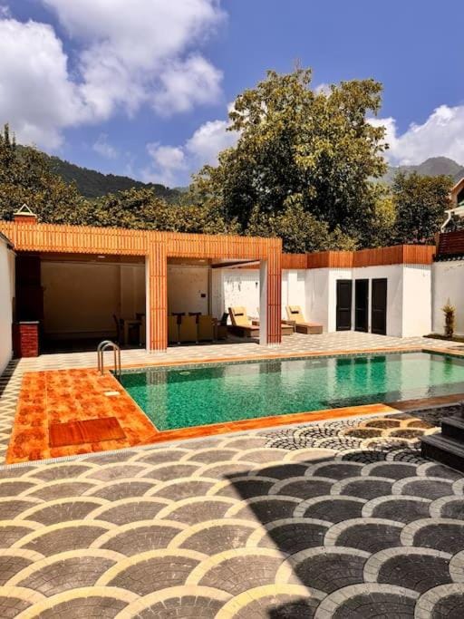 Shower, Natural landscape, BBQ facilities, Bathroom, Mountain view, Pool view, sunbed
