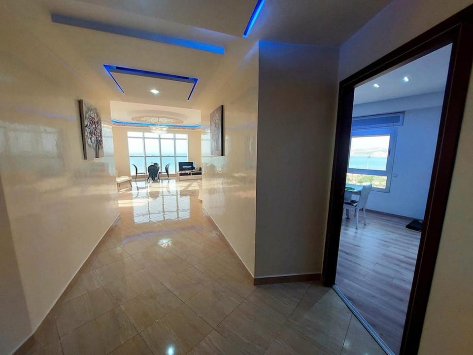 Bel appartement front mer Tanger Apartment in Tangier