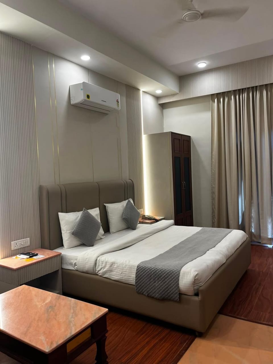 Bed, Bedroom, wardrobe, air conditioner