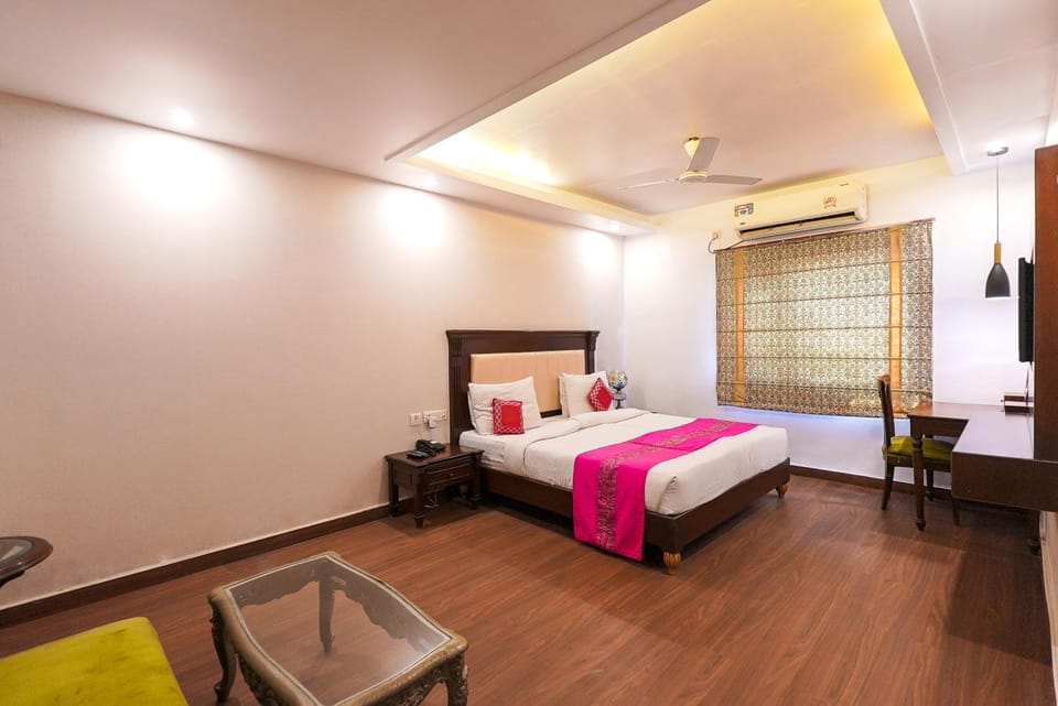Restaurant/places to eat, Coffee/tea facilities, Bedroom, City view, air conditioner