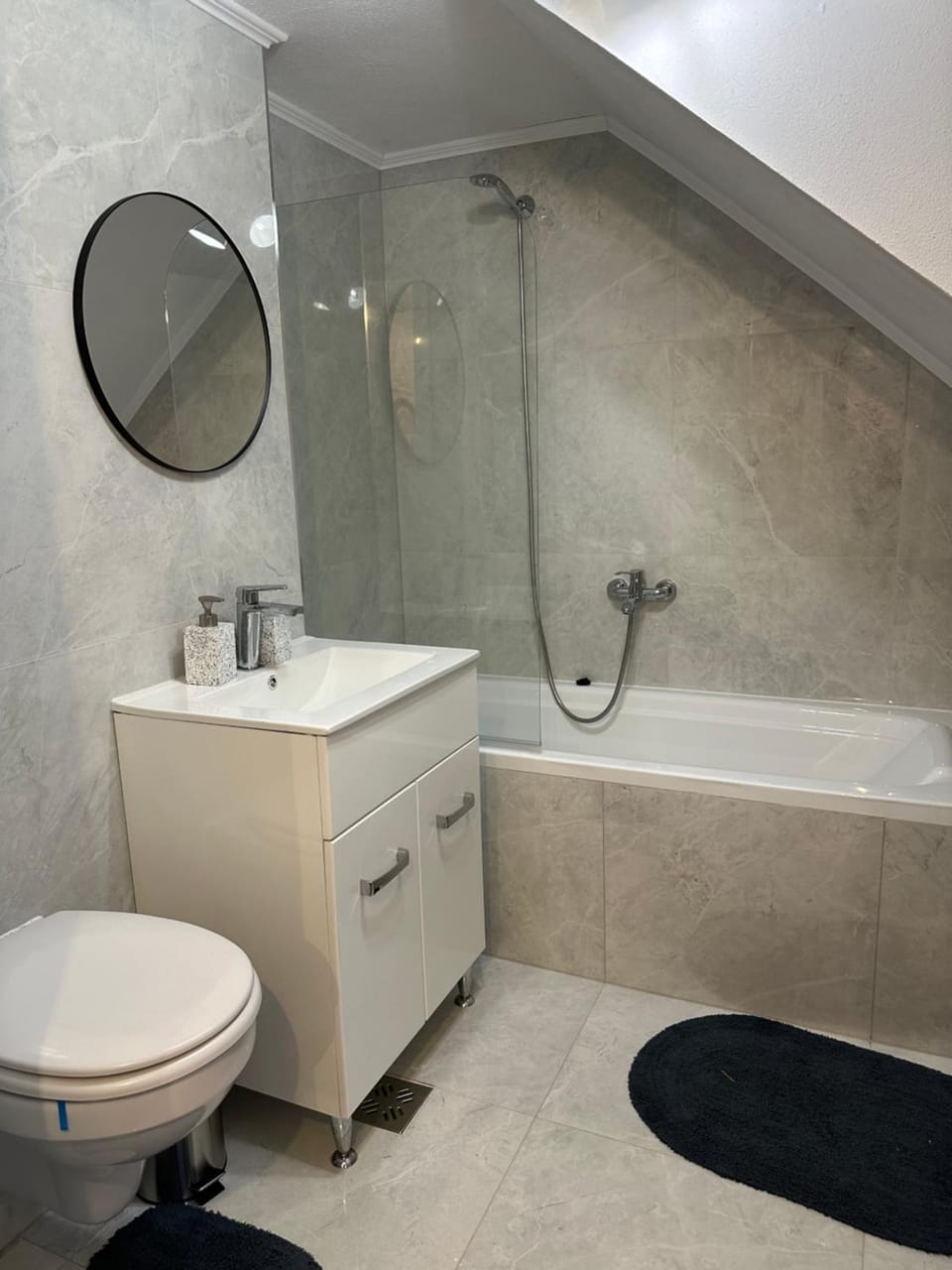 Shower, Toilet, Bathroom, Bath