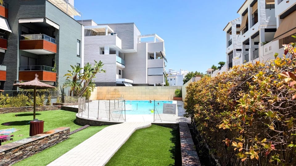 Garden, Swimming pool