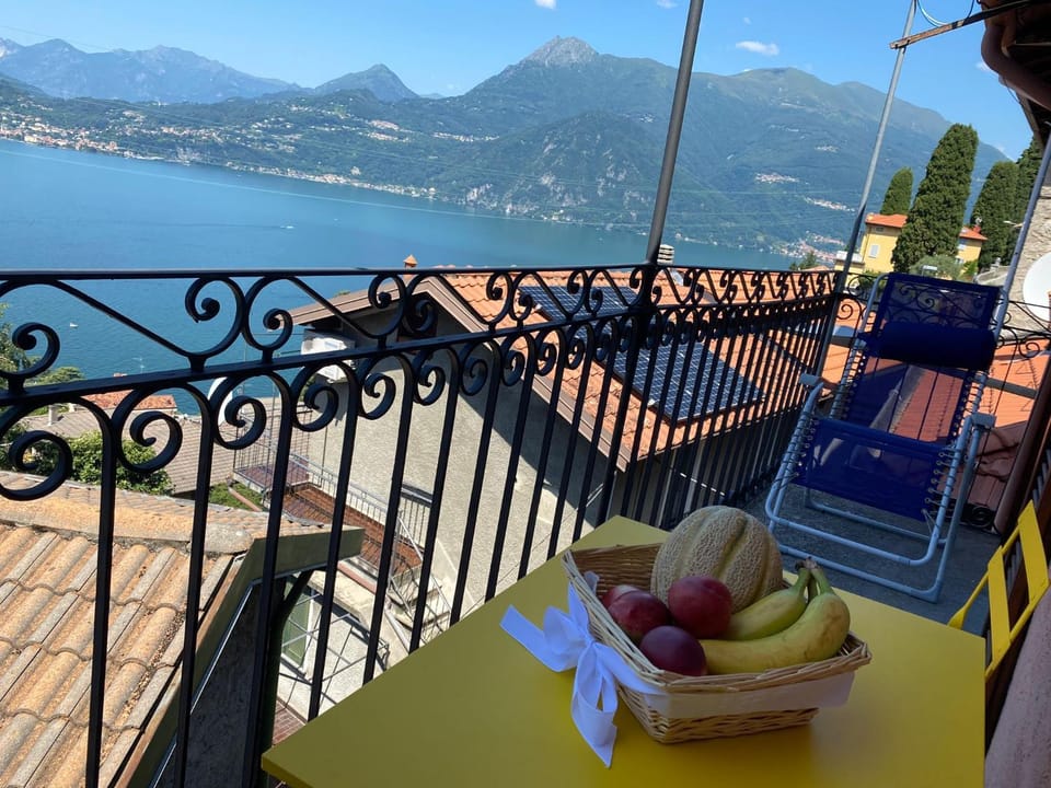 View (from property/room), Balcony/Terrace, Lake view, Mountain view
