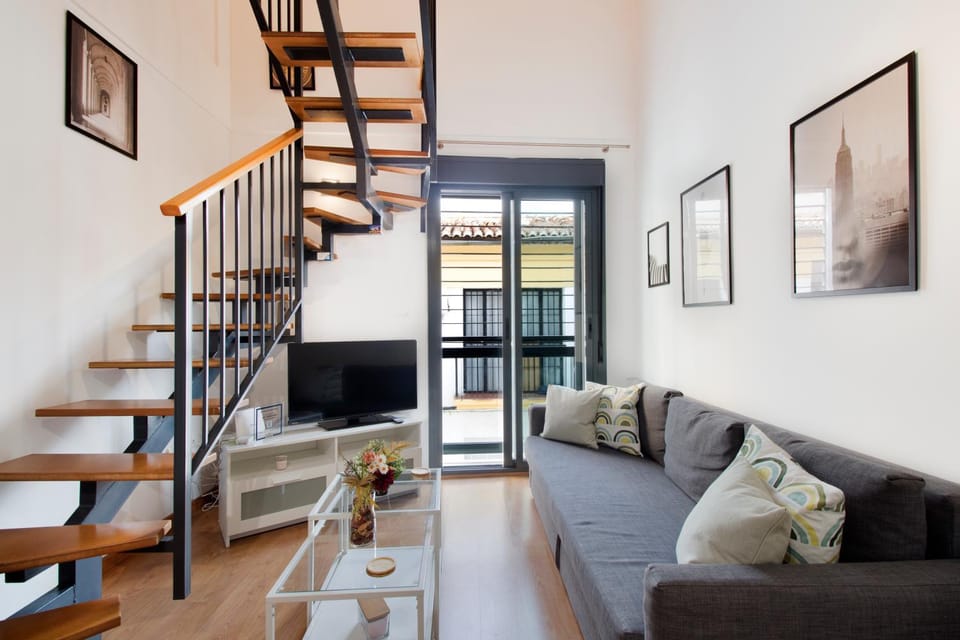 TV and multimedia, Living room, Decorative detail, Seating area